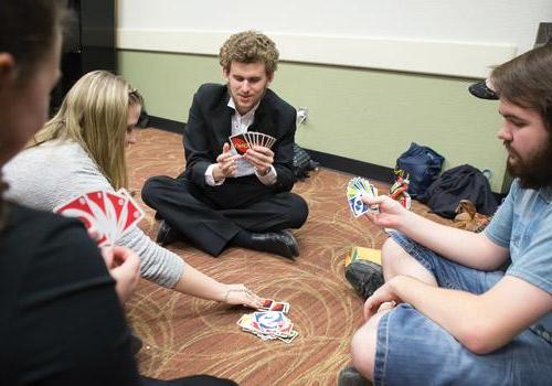  Students pass time until their performance by playing cards. Photo by Woody Myers